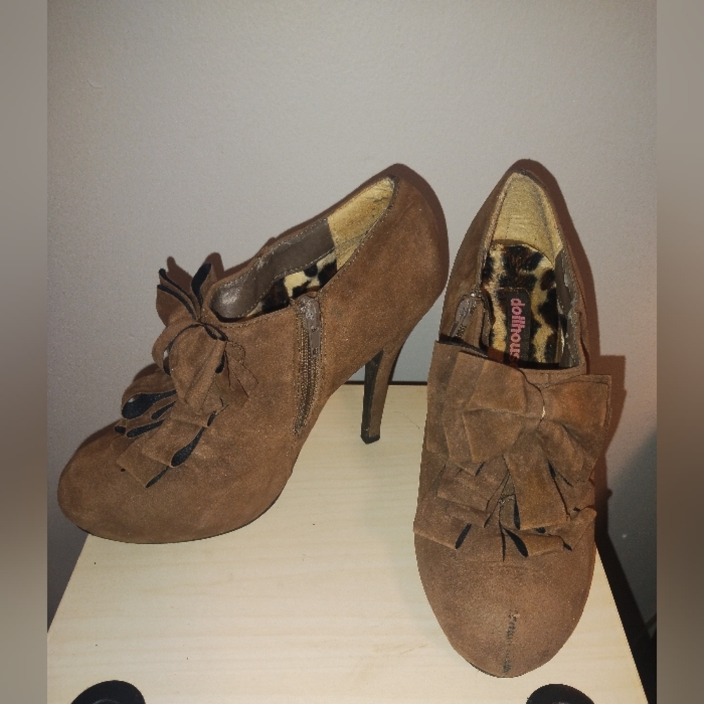 Dollhouse Women's Brown Suede Heels